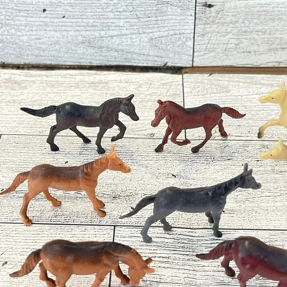 VTG Lot Of 8 Miniature Horse Figurines China Mixed Colors Poses Plastic Lot #3 - Picture 2 of 7